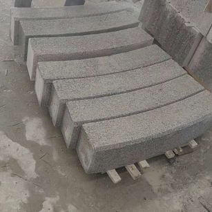 盐城芝麻白弧形路牙石