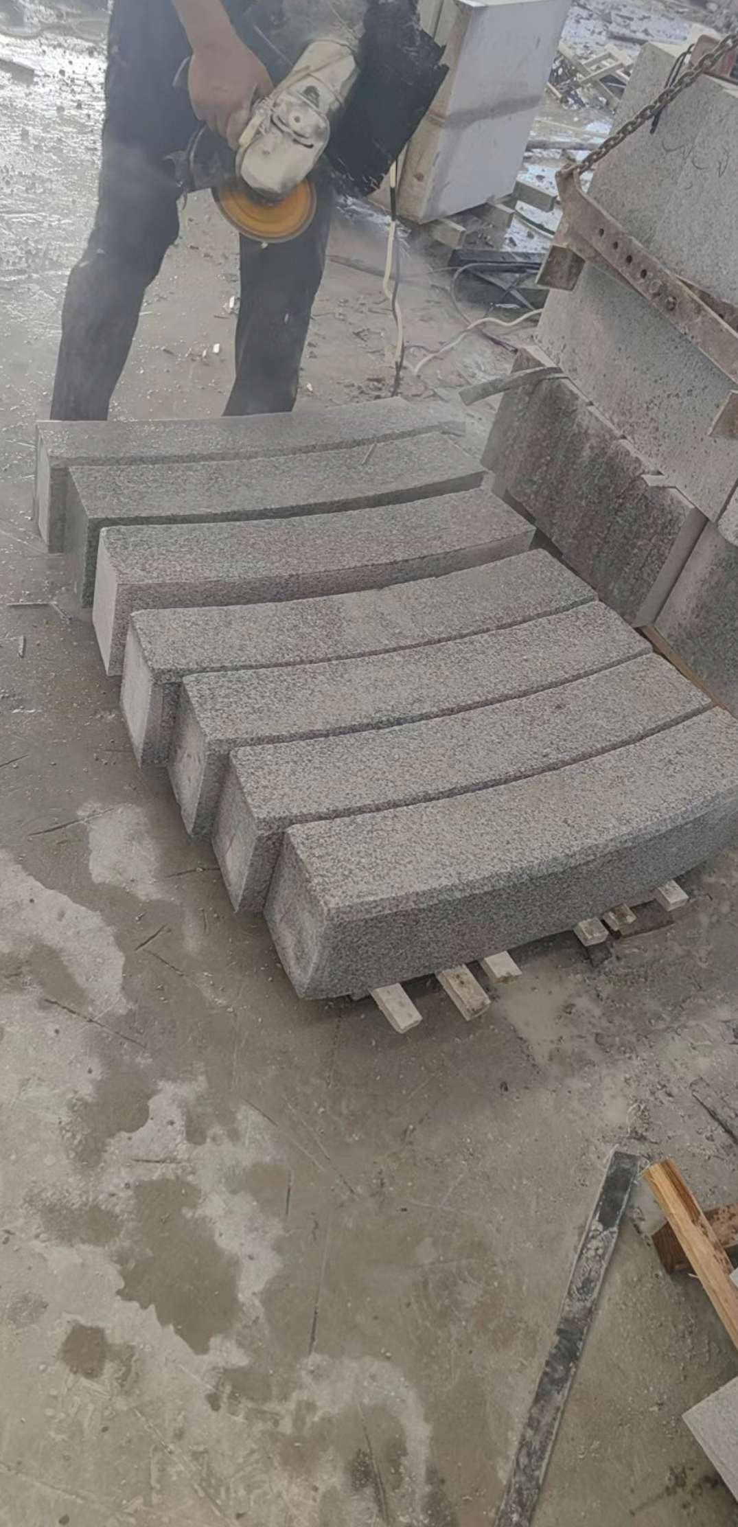 盐城芝麻白弧形路牙石