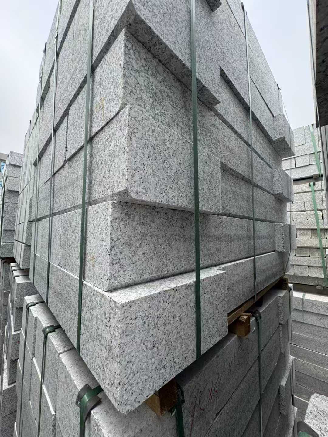 盐城芝麻白路牙石 马路牙子