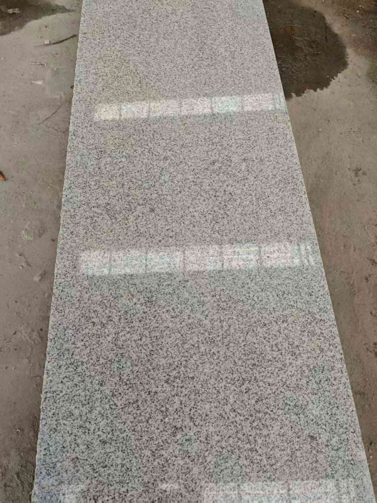 盐城芝麻白光面毛板